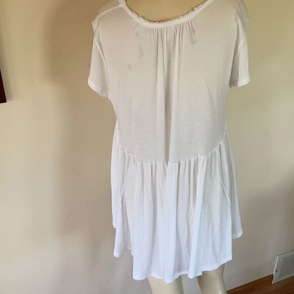 We The Free white raw edge loose top XS runs Big - Picture 4 of 16